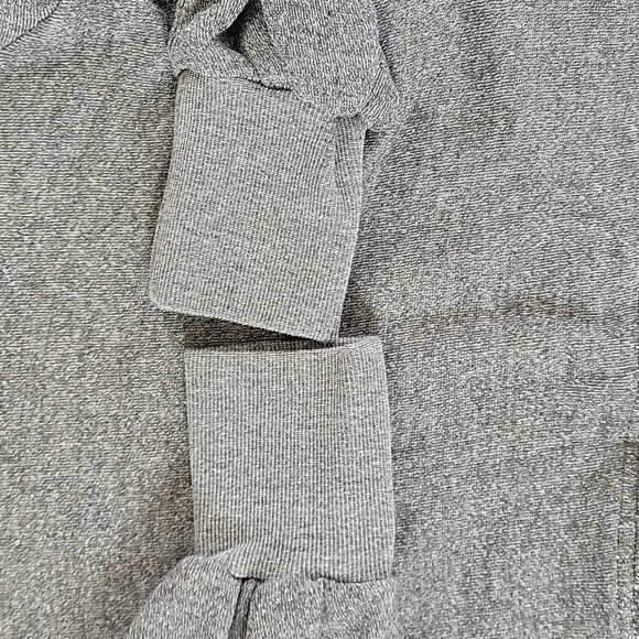 Le Superb Gray Sweatshirt Crewneck Feather Trim Long Sleeves Women Sz Small - Picture 12 of 12